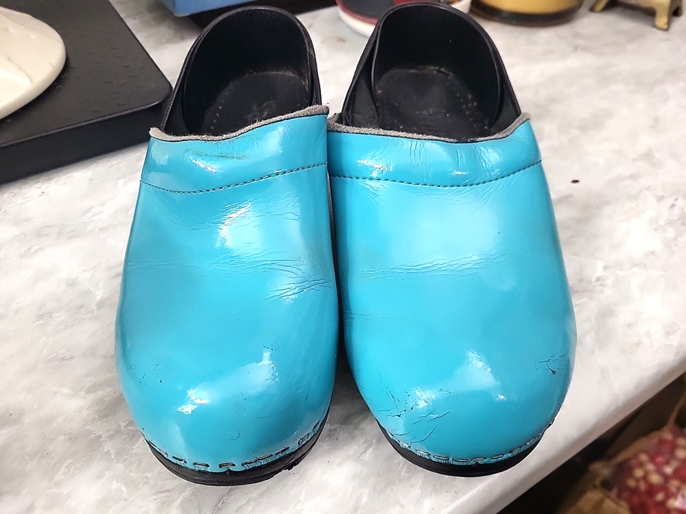 Sanita women's Teal blue patent leather size 38 clogs